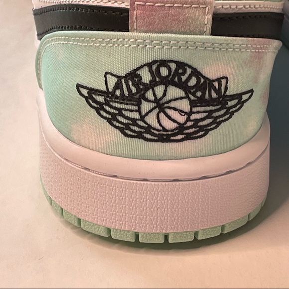 Air Jordan 1 Low Mens Size 10 Basketball Sneakers White & Mint - Picture 8 of 10